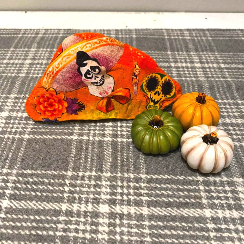 Coco shelf sitter decor with 3 mimi pumpkins